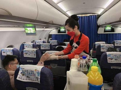 川航乘务长吃瓜,一场空中美食的误会