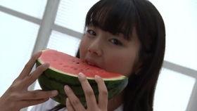 吃瓜的女孩是?,吃瓜女孩背后的故事与现象